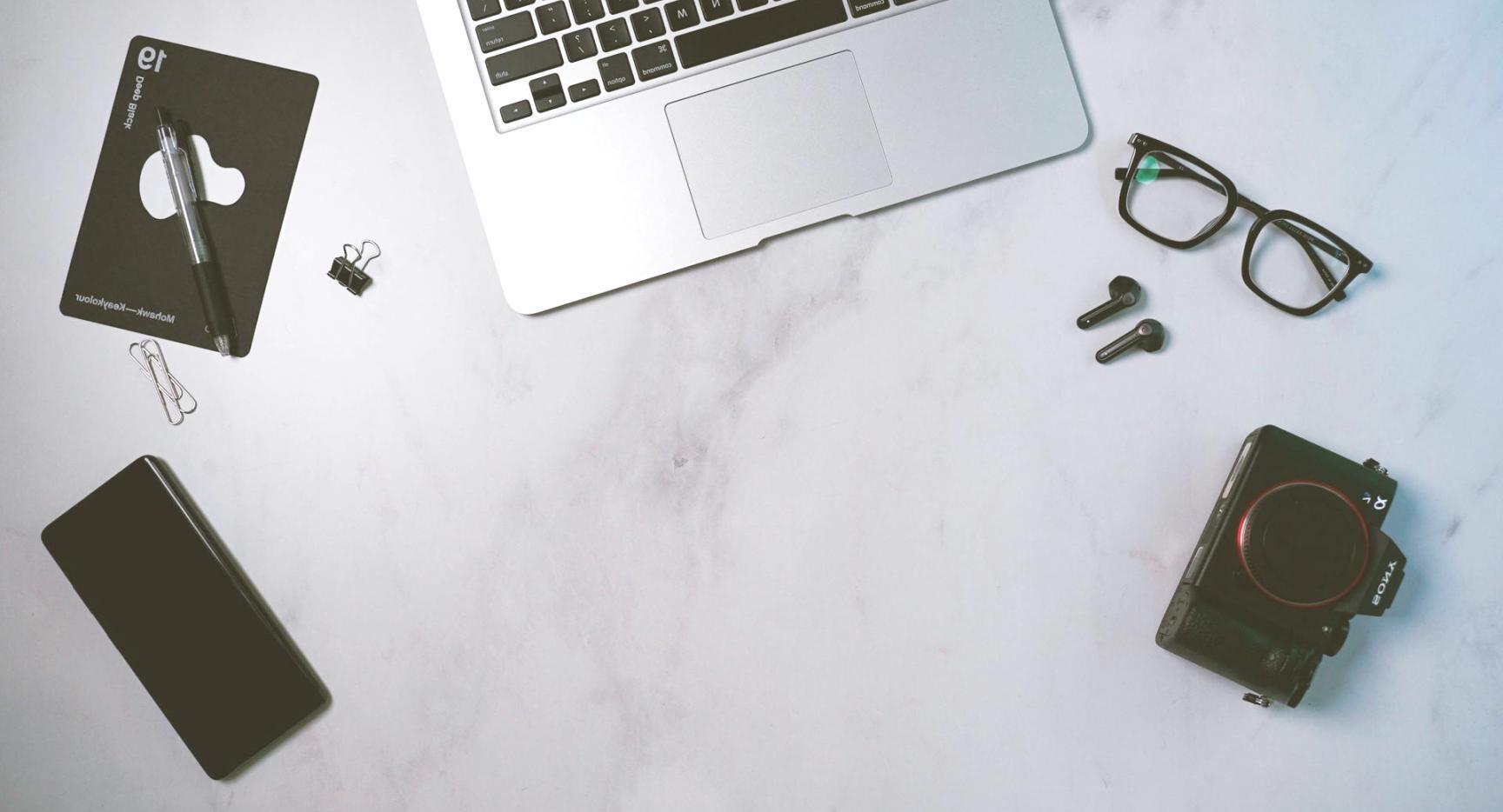 Groupe de travail analysant des données financières